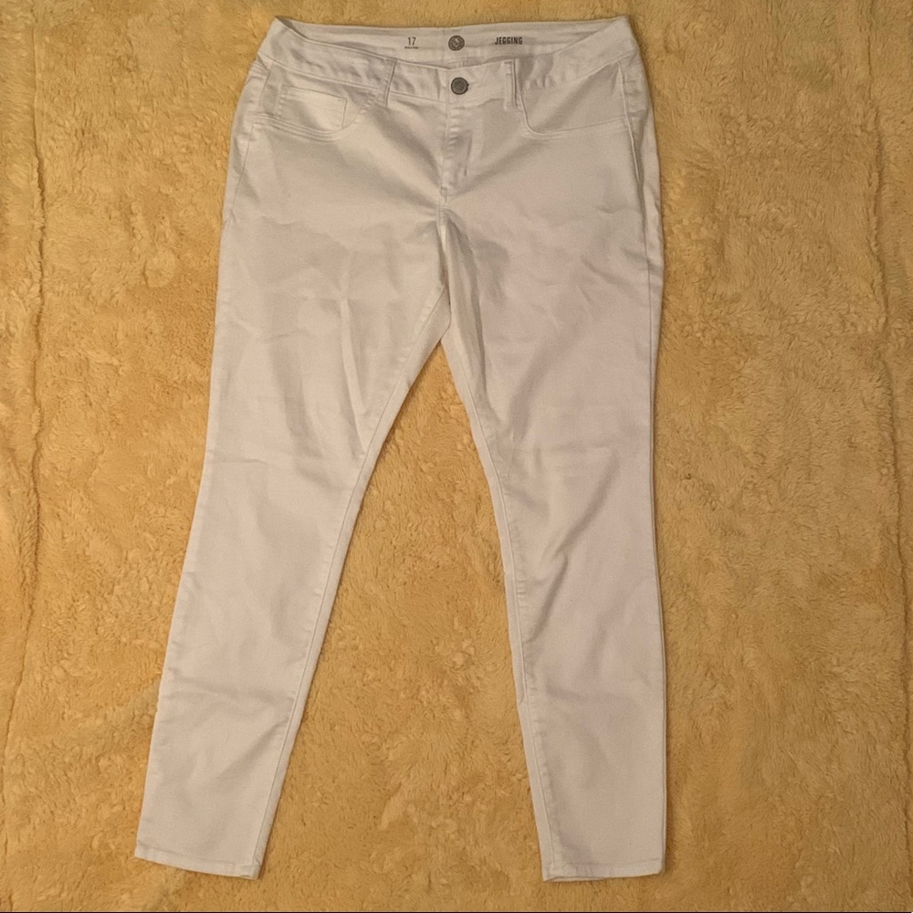 White pair of SO jeggings